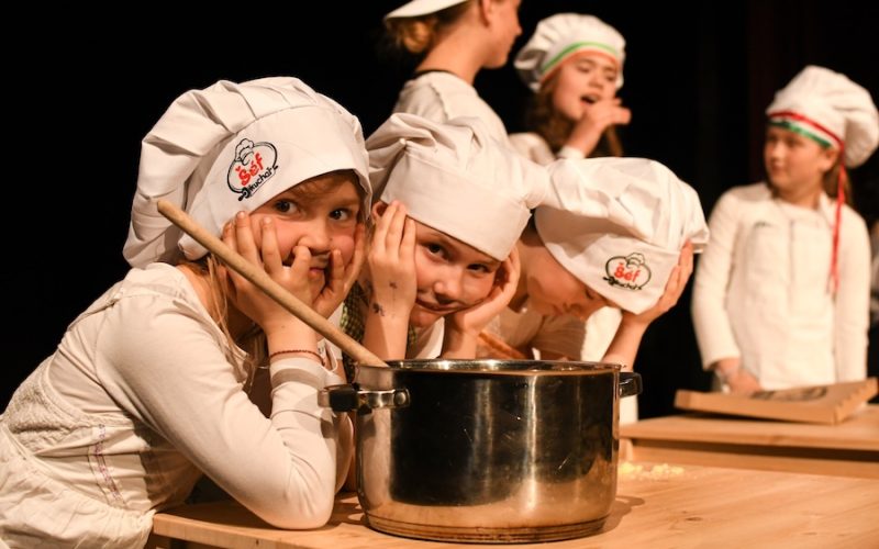 CIMRMAN SE DIVIL: Pokličkův receptář desetiletí