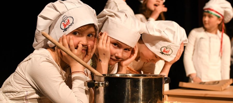 CIMRMAN SE DIVIL: Pokličkův receptář desetiletí